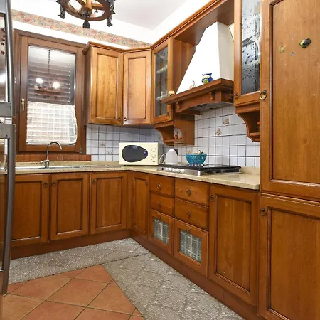 4 Bedroom Stunning In Holiday home